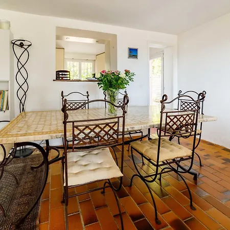 Spacious Semidetached House With Garden & Terrace