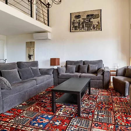 Spacious Semidetached House With Garden & Terrace