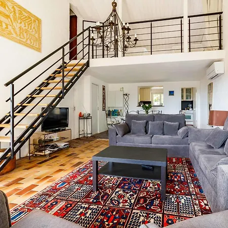 Spacious Semidetached House With Garden & Terrace
