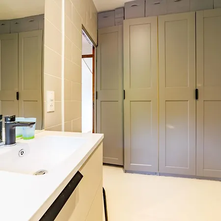 Spacious Semidetached House With Garden & Terrace