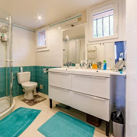 Spacious Semidetached House With Garden & Terrace
