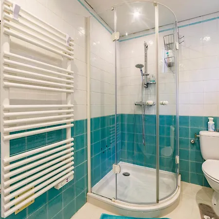 Spacious Semidetached House With Garden & Terrace
