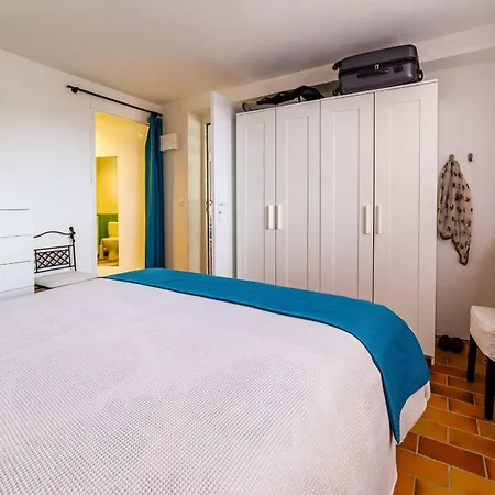 Spacious Semidetached House With Garden & Terrace *