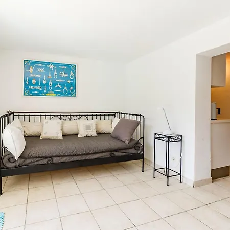 Spacious Semidetached House With Garden & Terrace