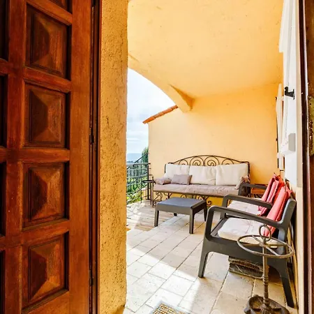 Ferienhaus Spacious Semidetached House With Garden & Terrace Grimaud
