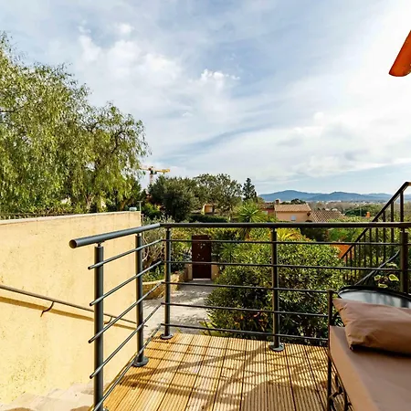 Ferienhaus Spacious Semidetached House With Garden & Terrace *