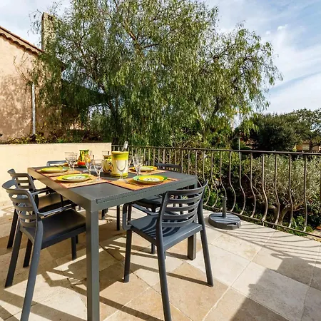 Spacious Semidetached House With Garden & Terrace Ferienhaus *