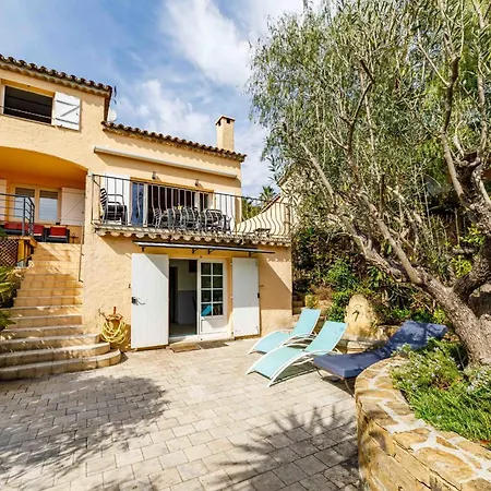 Ferienhaus Spacious Semidetached House With Garden & Terrace *