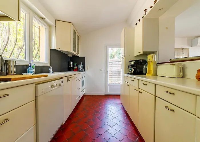 Spacious Semidetached House With Garden & Terrace Nyaraló