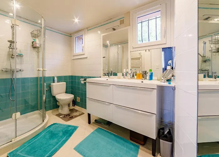 Spacious Semidetached House With Garden & Terrace