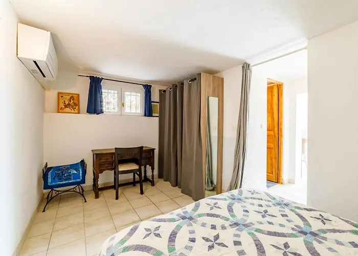 Nyaraló Spacious Semidetached House With Garden & Terrace