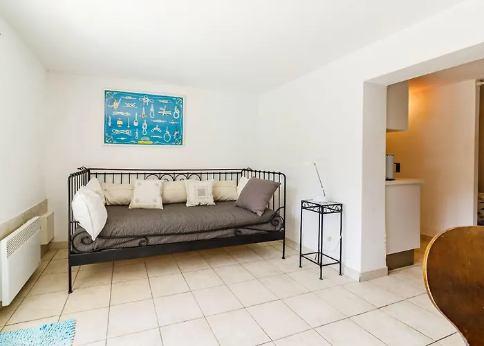 Spacious Semidetached House With Garden & Terrace